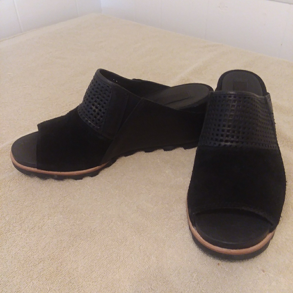 SOLD.   New Sorel Mule Wedge